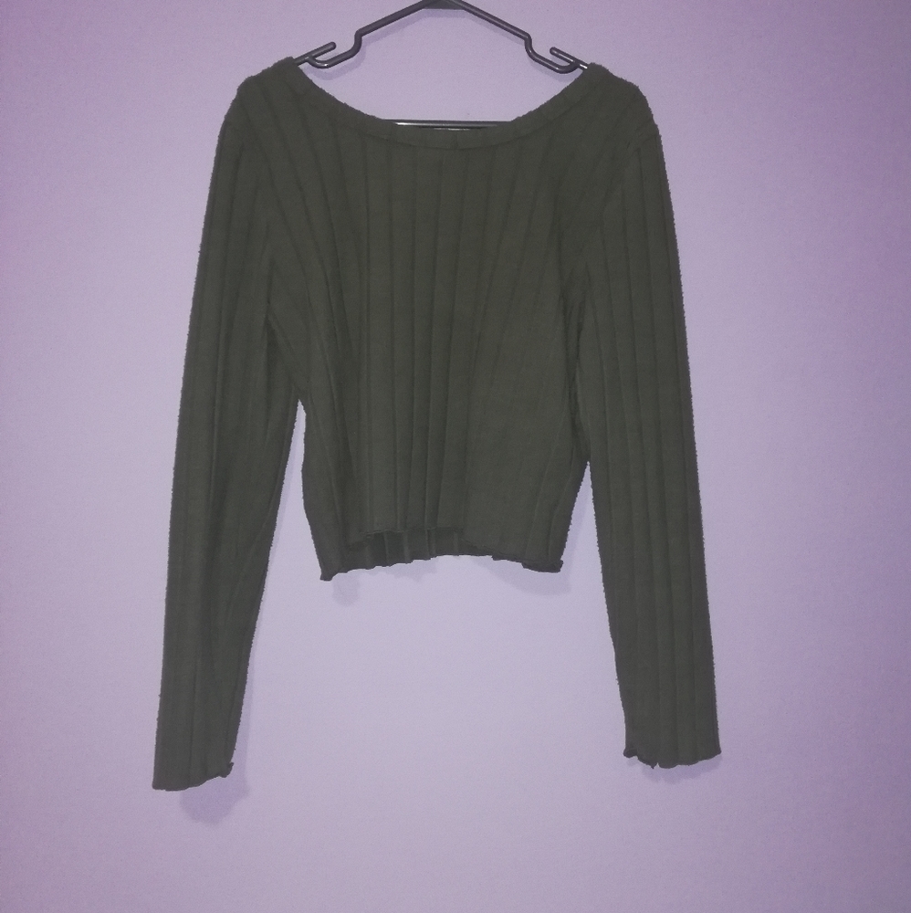 BNWT green sweater
